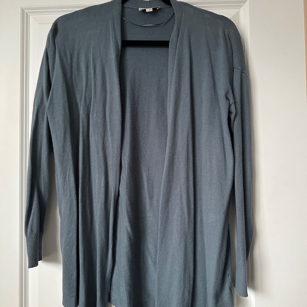 LOFT woman’s dusty blue Cardigan Sweater size small long sleeve